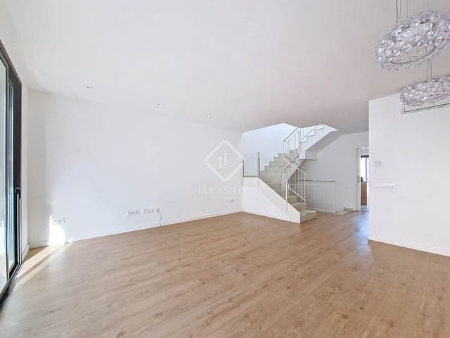 4 bedroom Villa for rent in Vilanova i la Geltrú with garage - € 2,500 (Ref: 9386539)