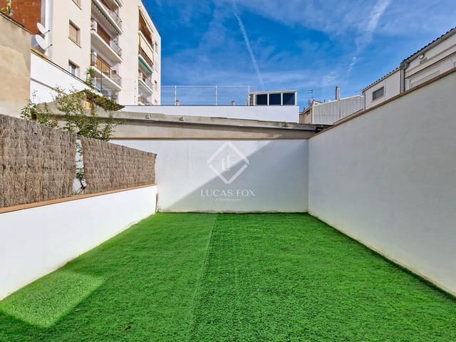 4 bedroom Villa for rent in Vilanova i la Geltrú with garage - € 2,500 (Ref: 9386539)