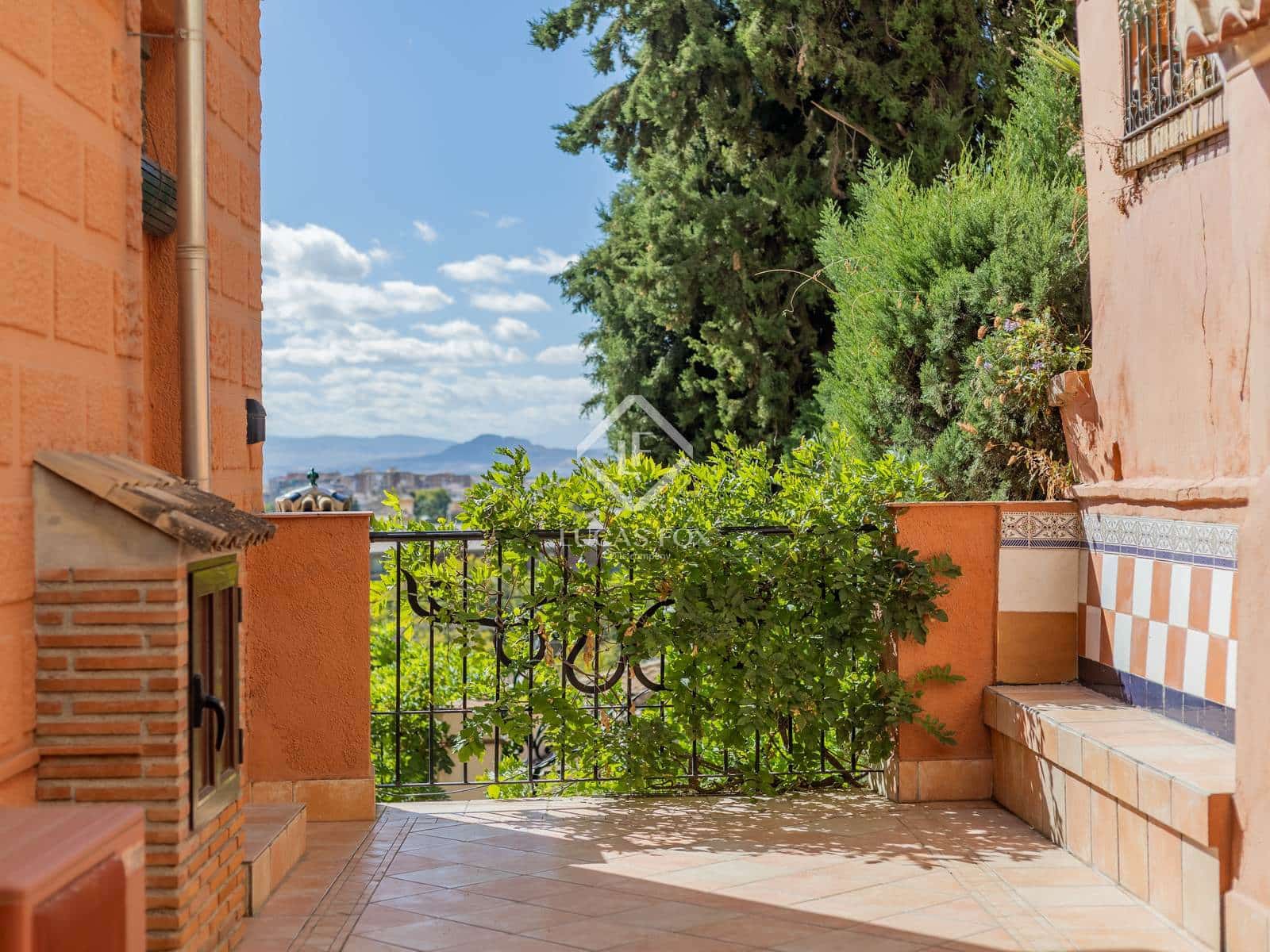 5 Zimmer Villa zu verkaufen in Granada Stadt mit Garage - 845.000 € (Ref: 9386706)