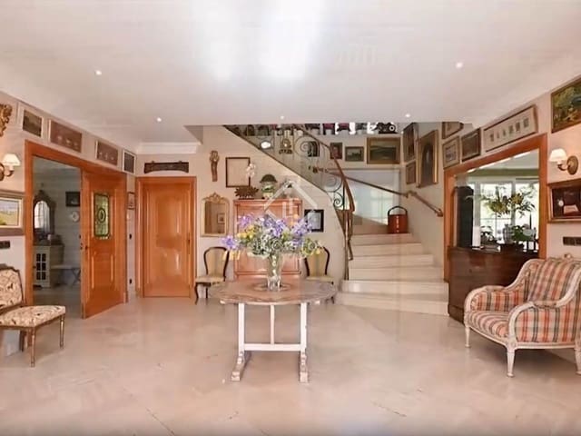 5 soverom Villa til salgs i Fuente del Fresno, San Sebastián de los Reyes med svømmebasseng garasje - € 1 900 000 (Ref: 9386707)