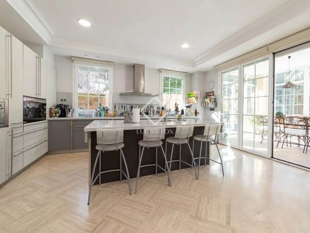 5 soverom Villa til salgs i Fuente del Fresno, San Sebastián de los Reyes med svømmebasseng garasje - € 1 900 000 (Ref: 9386707)