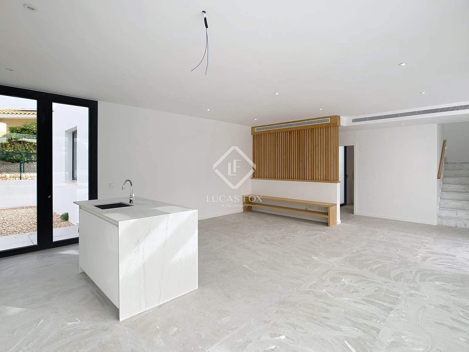 3 soverom Villa til salgs i Ciutadella de Menorca med svømmebasseng garasje - € 980 000 (Ref: 9386708)