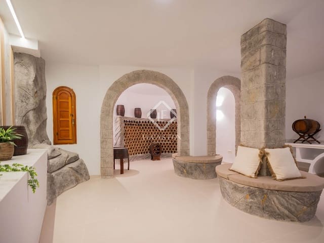 5 bedroom Villa for sale in Salobreña with pool garage - € 2,495,000 (Ref: 9386709)