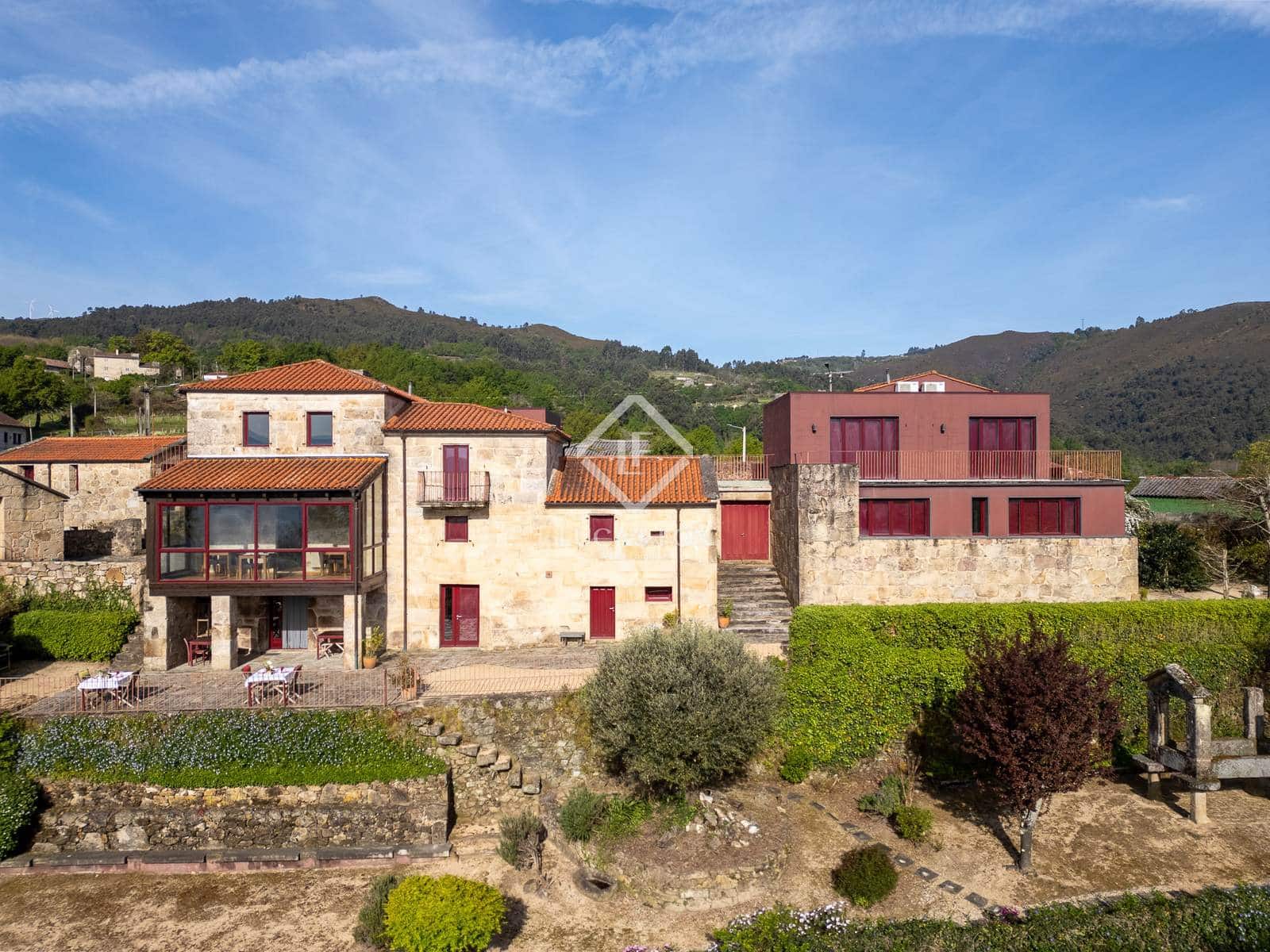 10 bedroom Villa for sale in A Caniza with pool garage - € 1,150,000 (Ref: 9388176)