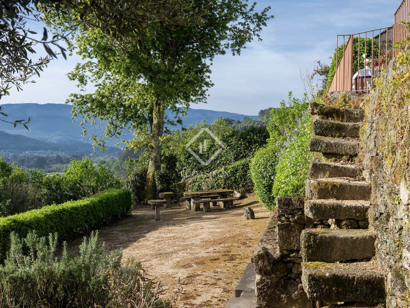 10 bedroom Villa for sale in A Caniza with pool garage - € 1,150,000 (Ref: 9388176)