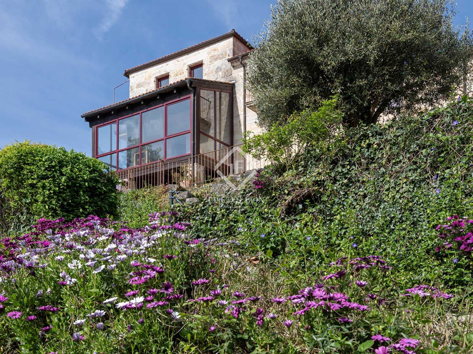 10 bedroom Villa for sale in A Caniza with pool garage - € 1,150,000 (Ref: 9388176)