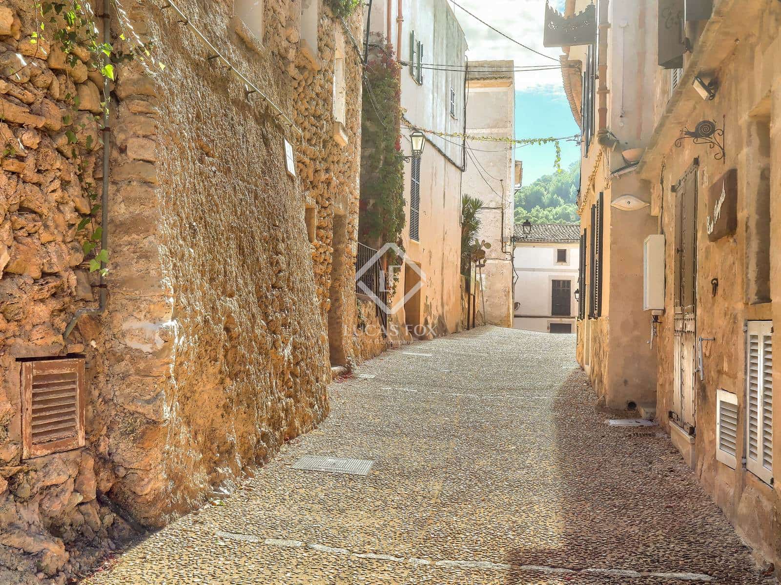 Commercieel te koop in Capdepera - € 1.300.000 (Ref: 9388447)