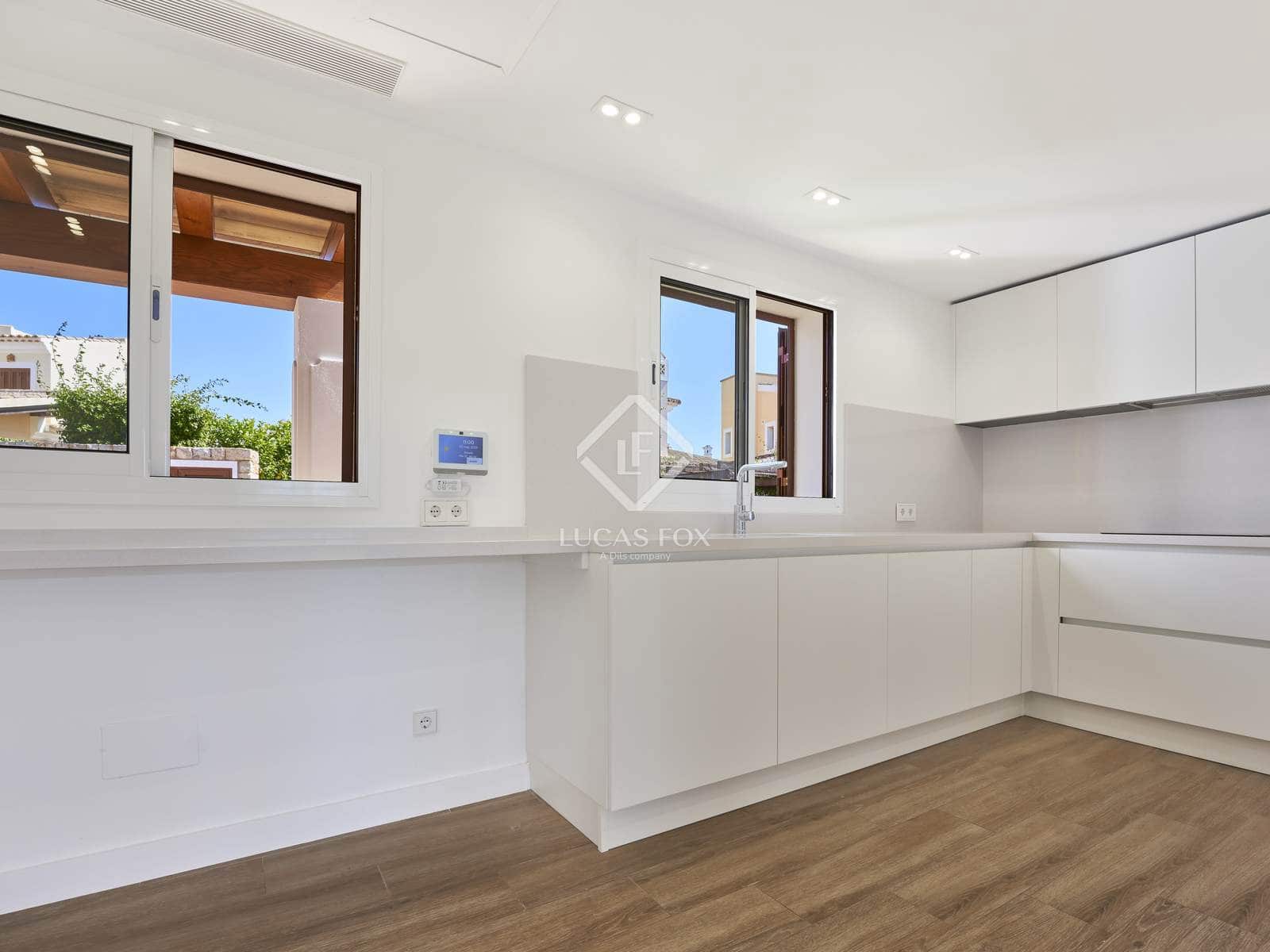 3 bedroom Villa for sale in Santa Ponsa with pool garage - € 1,750,000 (Ref: 9388448)