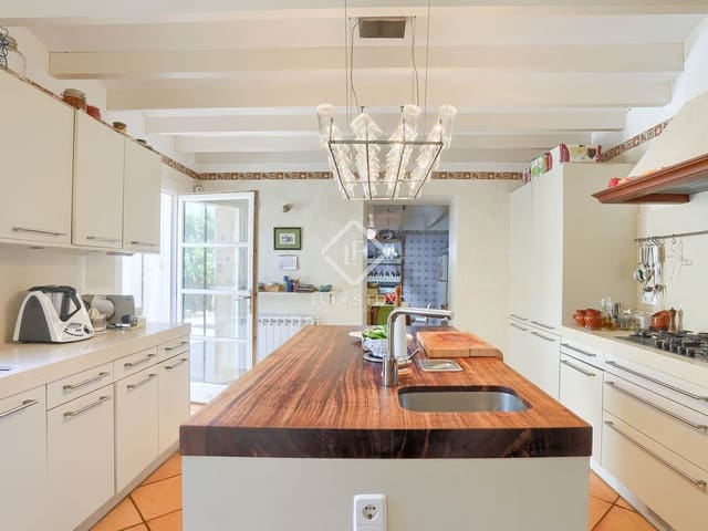 5 bedroom Finca/Country House for sale in Santa María del Camí with garage - € 2,950,000 (Ref: 9388449)