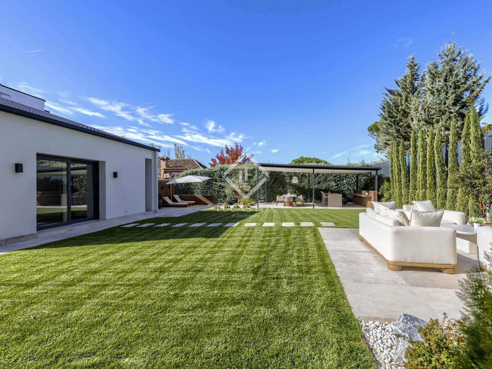 5 bedroom Villa for sale in Boadilla del Monte with pool garage - € 2,990,000 (Ref: 9388662)