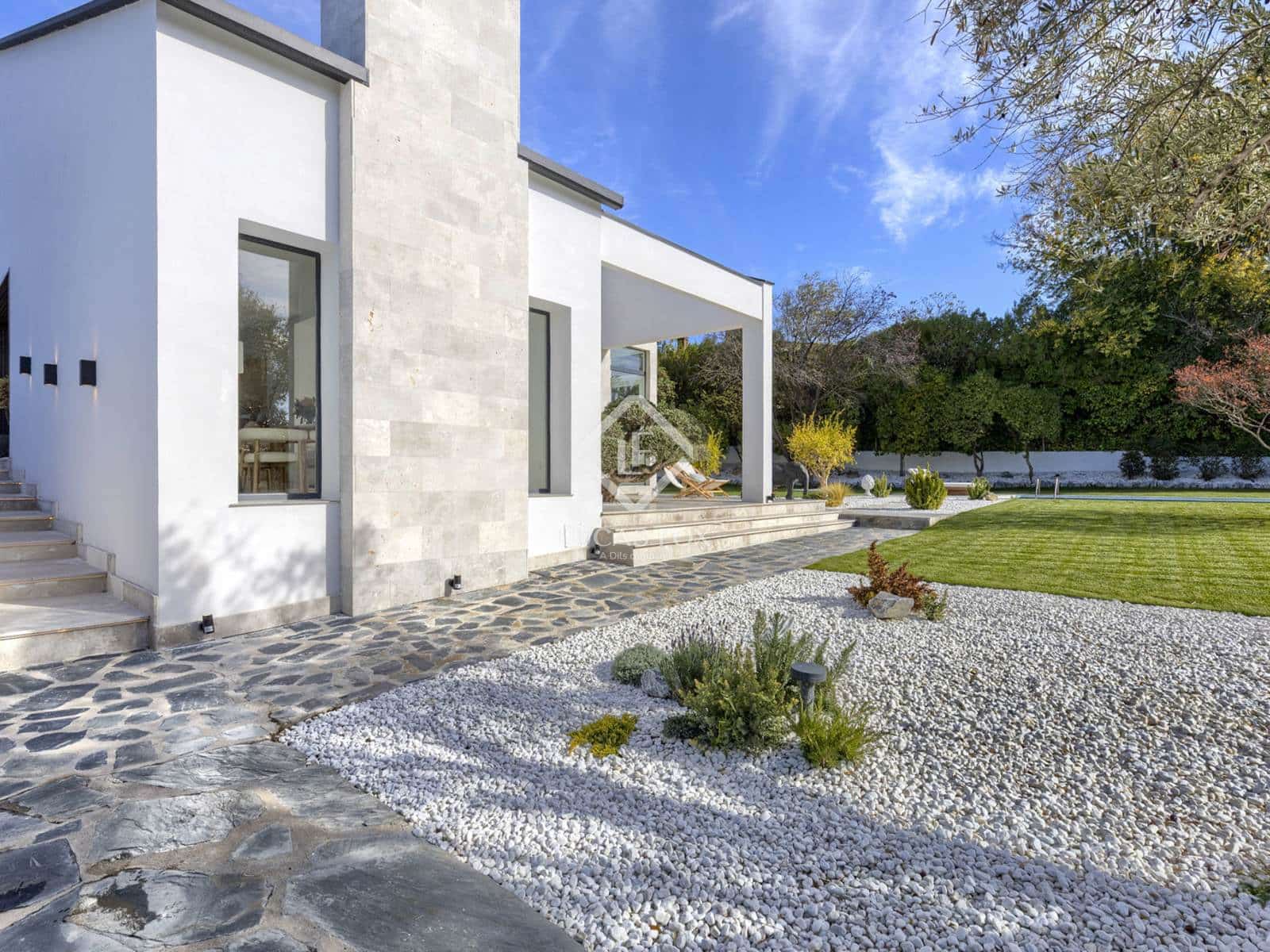 5 bedroom Villa for sale in Boadilla del Monte with pool garage - € 2,990,000 (Ref: 9388662)