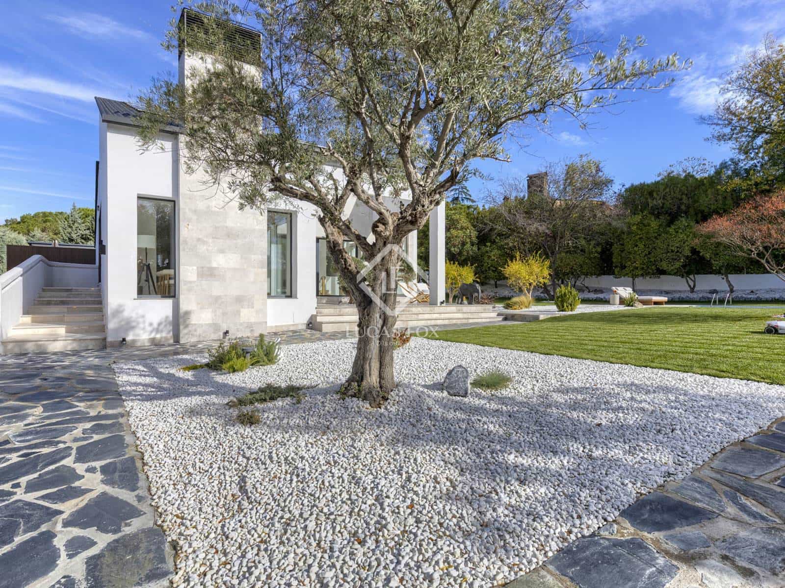 5 bedroom Villa for sale in Boadilla del Monte with pool garage - € 2,990,000 (Ref: 9388662)