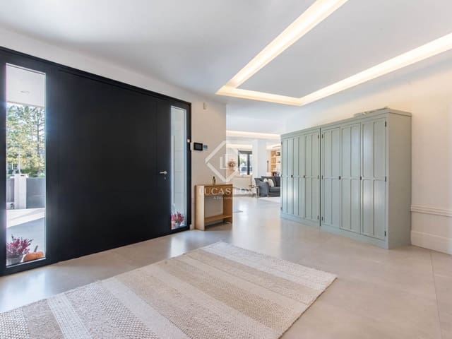 6 bedroom Villa for sale in Boadilla del Monte with pool garage - € 3,900,000 (Ref: 9388663)