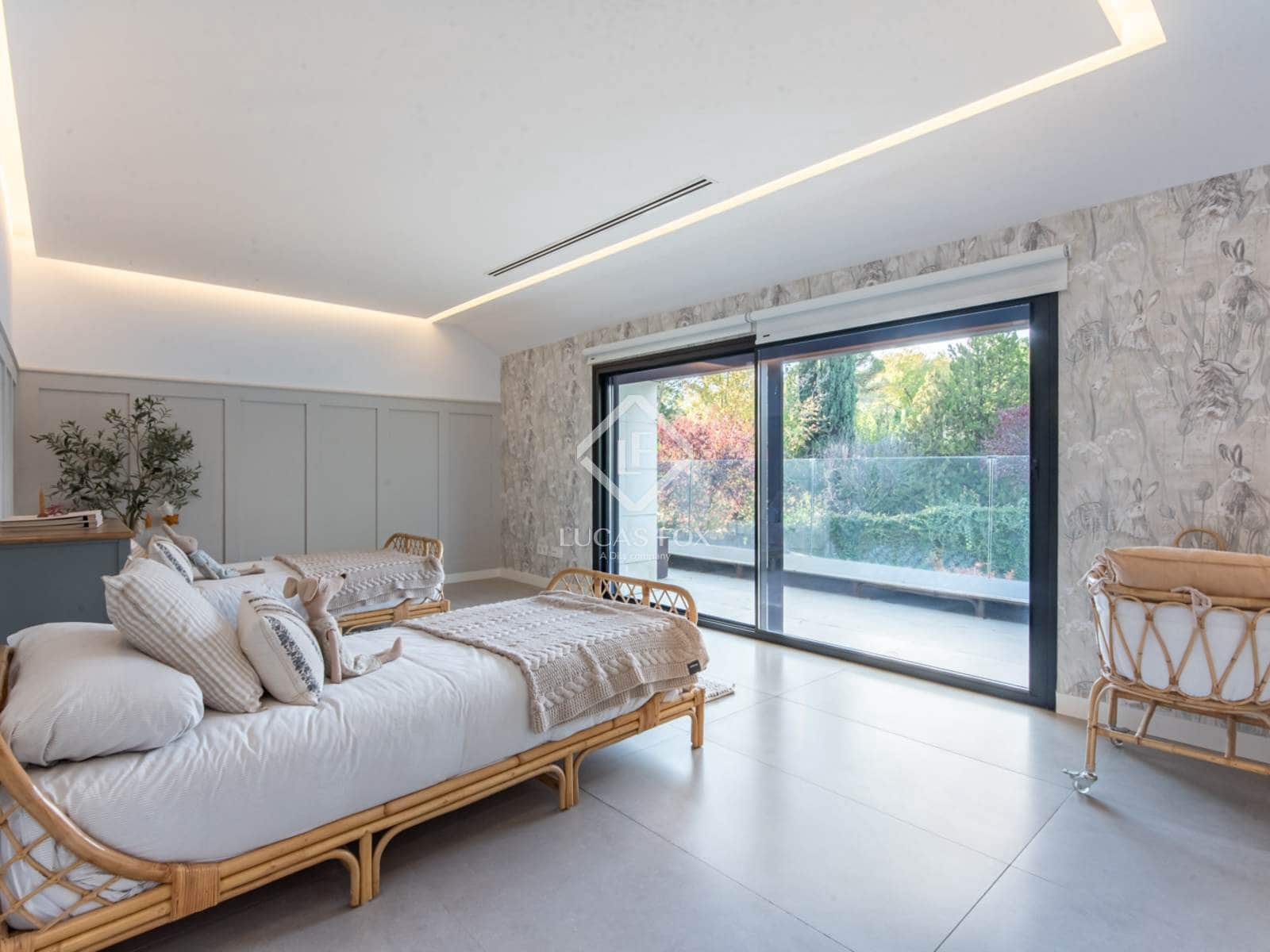 6 bedroom Villa for sale in Boadilla del Monte with pool garage - € 3,900,000 (Ref: 9388663)