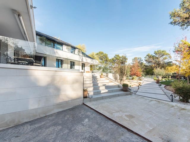 6 bedroom Villa for sale in Boadilla del Monte with pool garage - € 3,900,000 (Ref: 9388663)