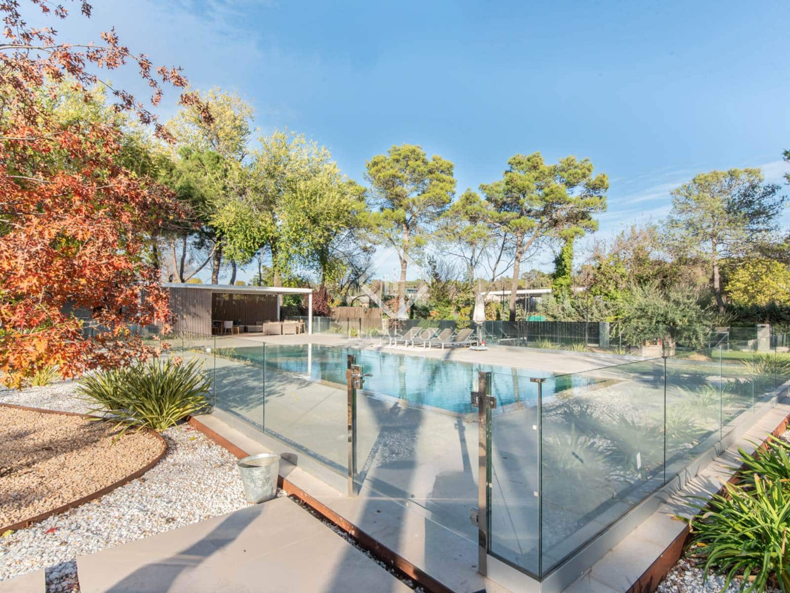 6 bedroom Villa for sale in Boadilla del Monte with pool garage - € 3,900,000 (Ref: 9388663)