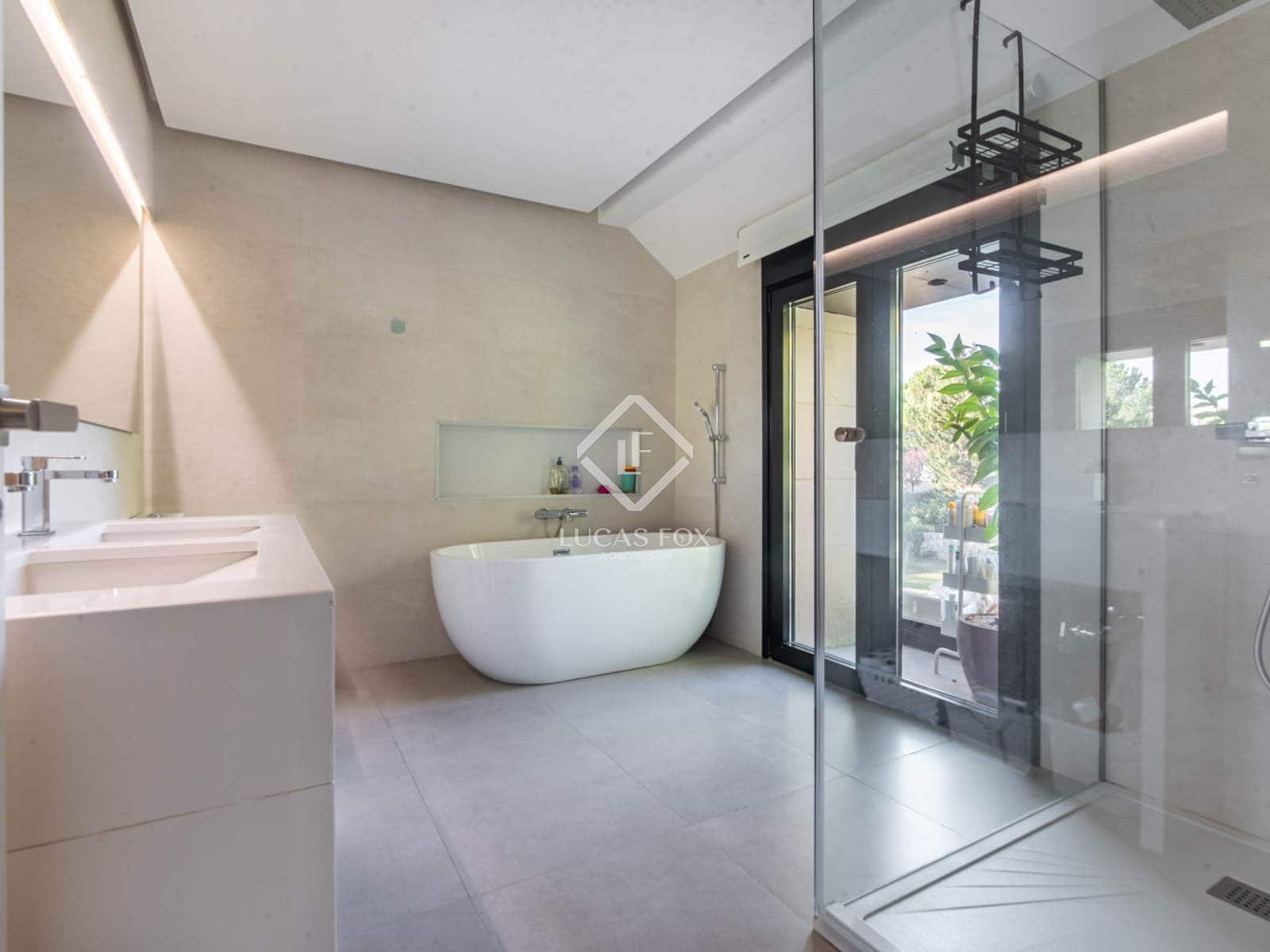 6 bedroom Villa for sale in Boadilla del Monte with pool garage - € 3,900,000 (Ref: 9388663)