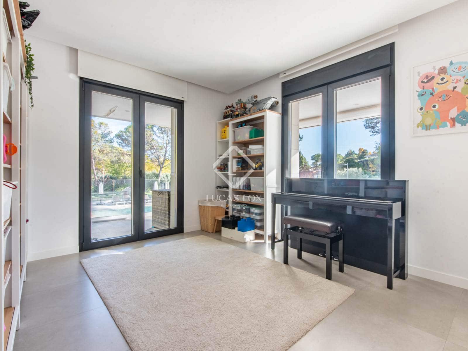 6 bedroom Villa for sale in Boadilla del Monte with pool garage - € 3,900,000 (Ref: 9388663)