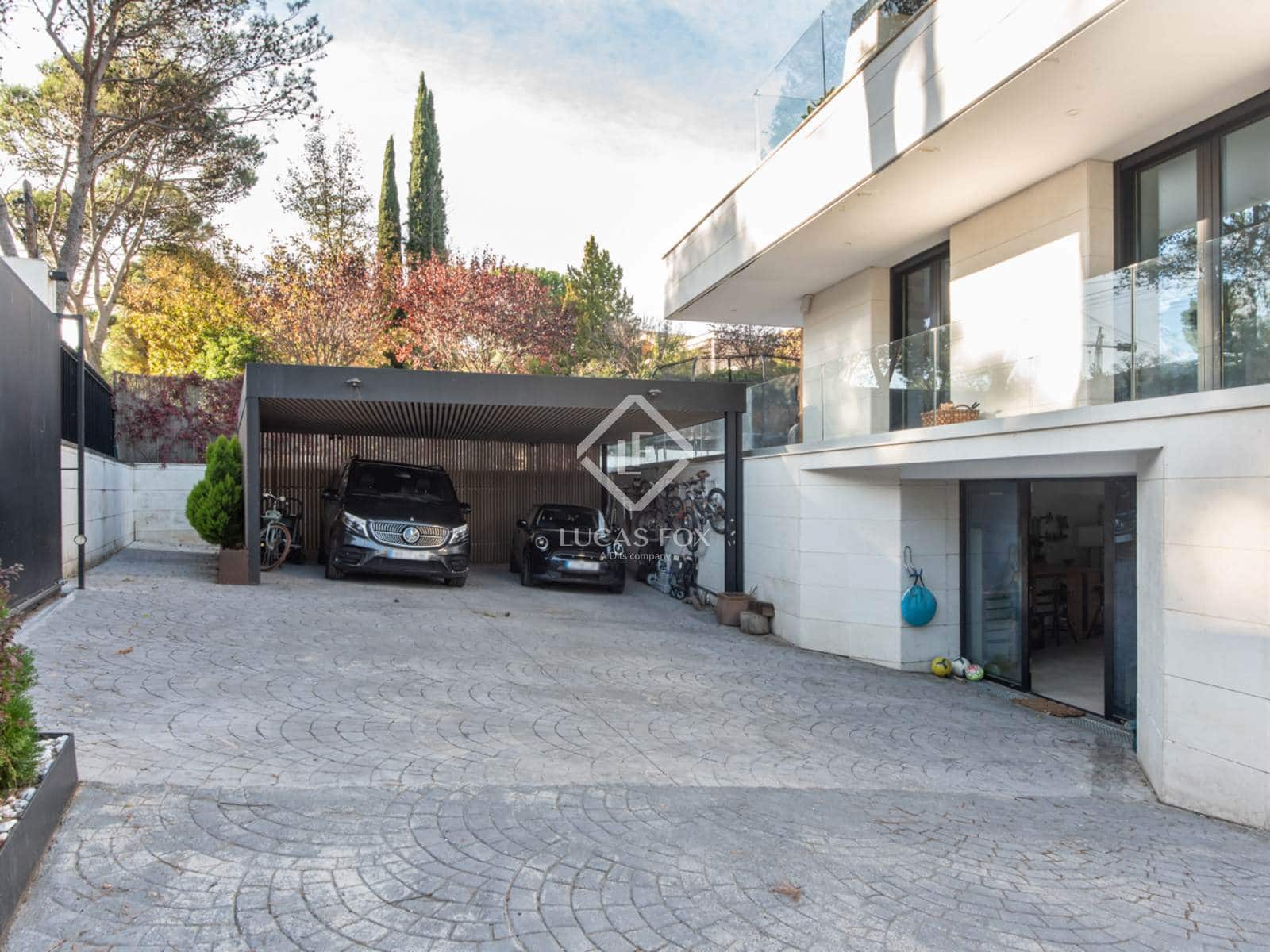 6 bedroom Villa for sale in Boadilla del Monte with pool garage - € 3,900,000 (Ref: 9388663)