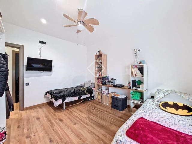 3 bedroom Villa for sale in Vilanova i la Geltrú - € 270,000 (Ref: 9388665)