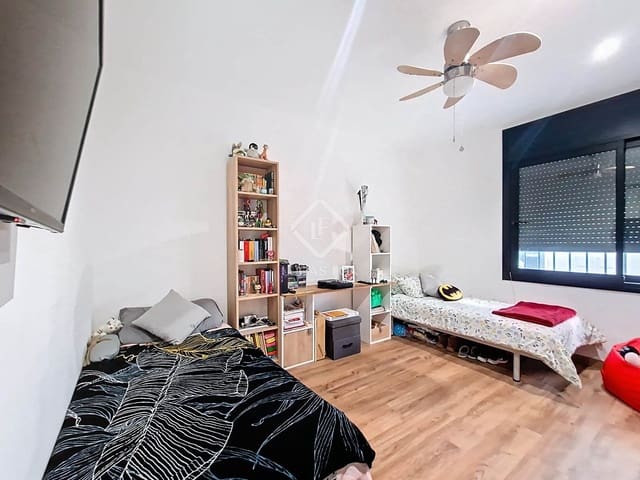 3 bedroom Villa for sale in Vilanova i la Geltrú - € 270,000 (Ref: 9388665)