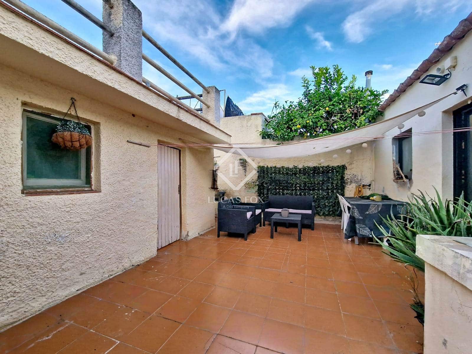 3 bedroom Villa for sale in Vilanova i la Geltru - € 270,000 (Ref: 9388665)