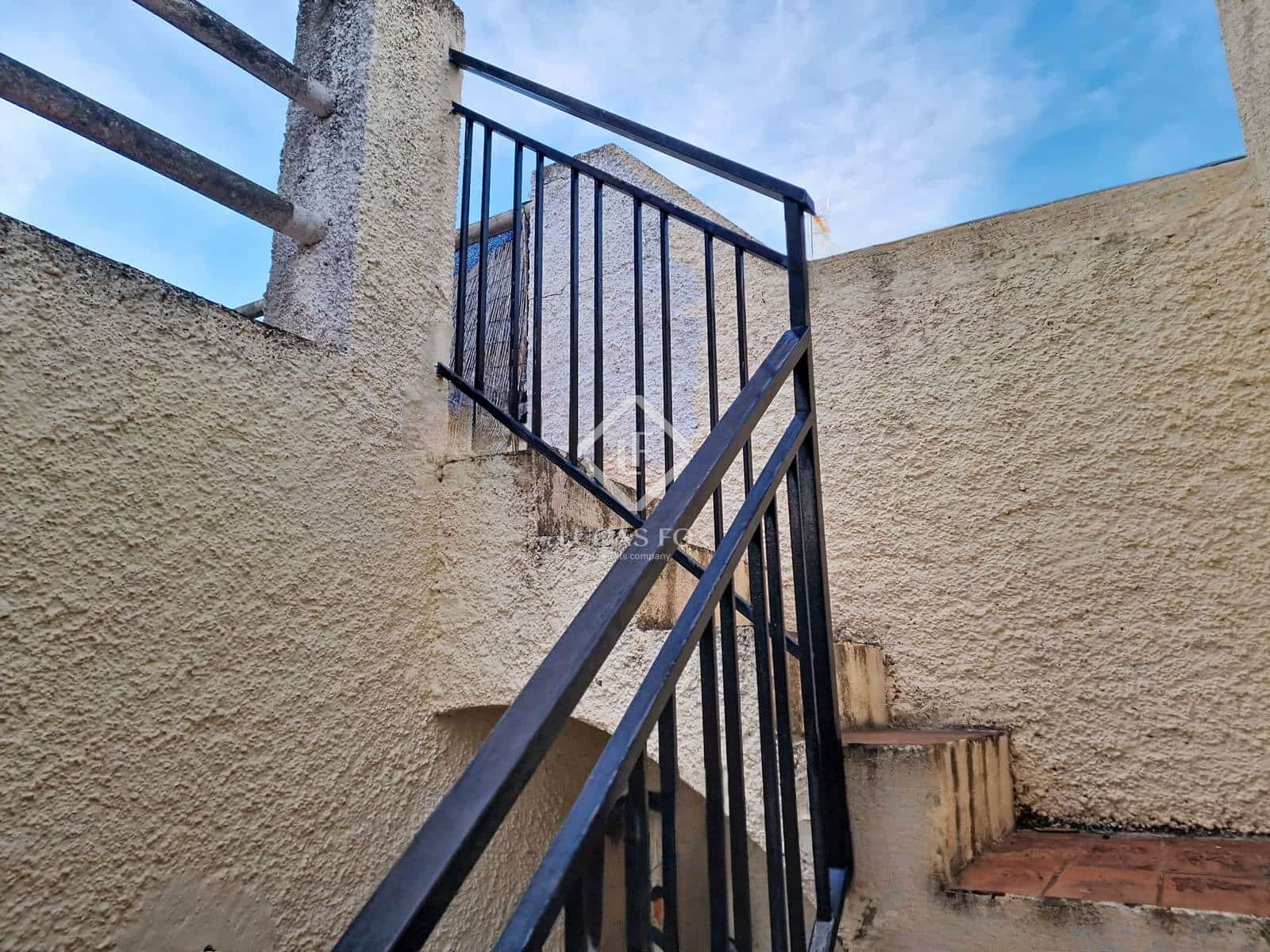 3 bedroom Villa for sale in Vilanova i la Geltru - € 270,000 (Ref: 9388665)