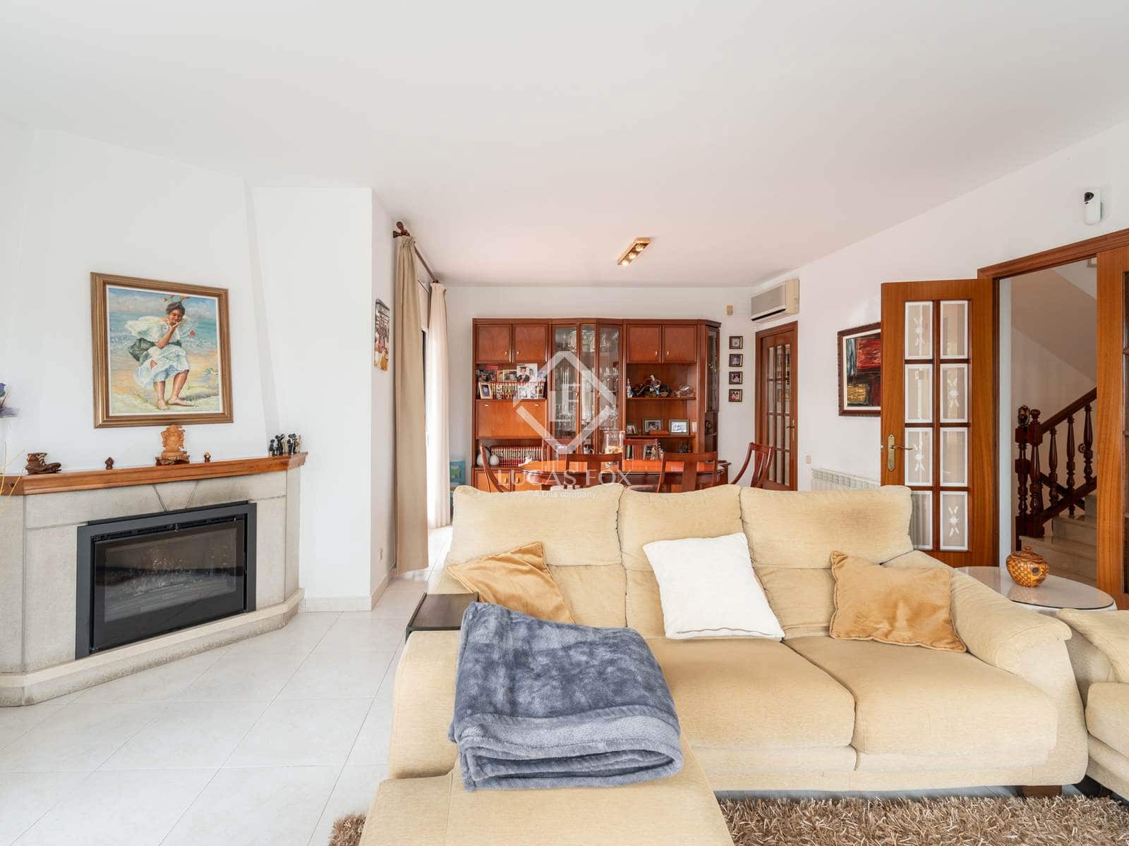 5 bedroom Villa for sale in Castelldefels with pool garage - € 1,590,000 (Ref: 9388666)