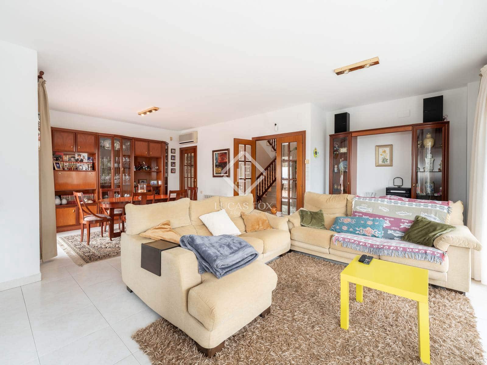 5 bedroom Villa for sale in Castelldefels with pool garage - € 1,590,000 (Ref: 9388666)