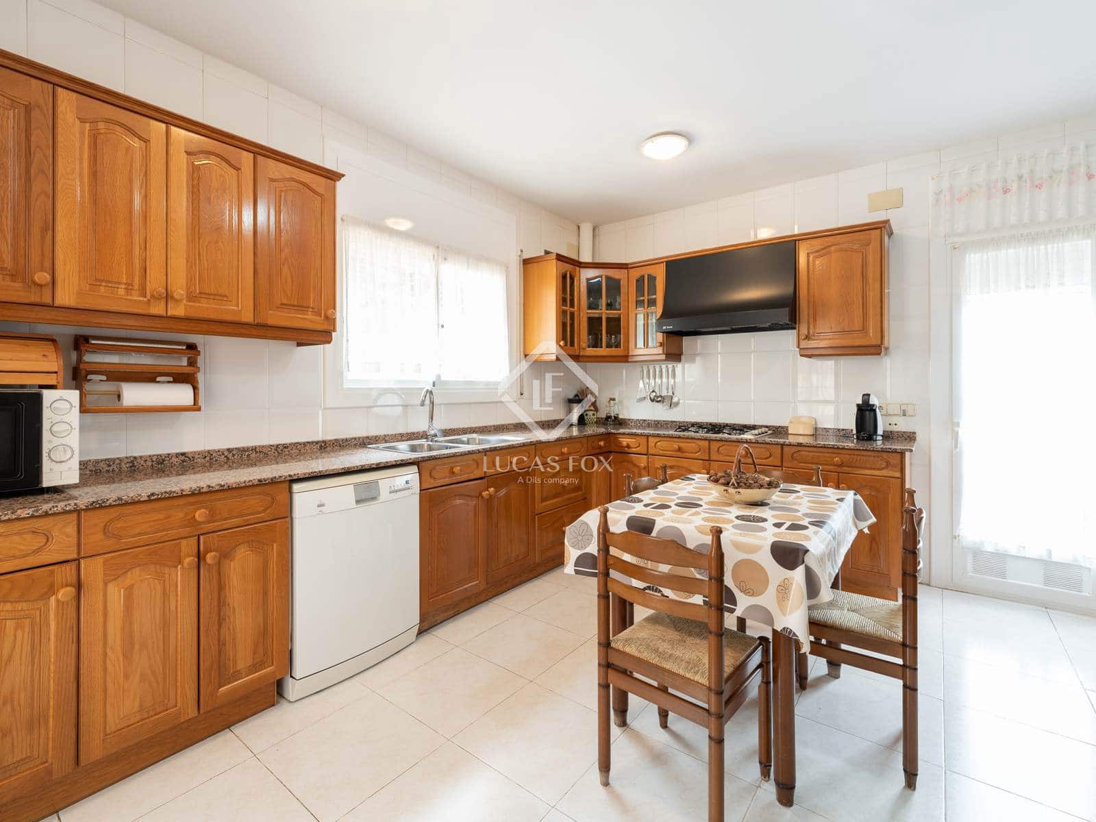 5 bedroom Villa for sale in Castelldefels with pool garage - € 1,590,000 (Ref: 9388666)