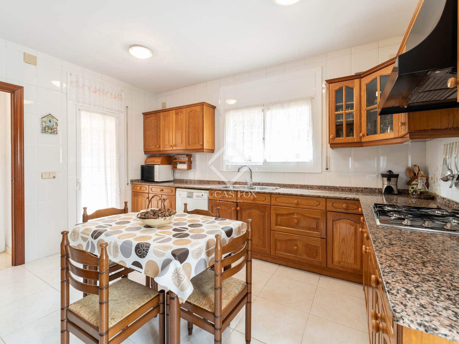 5 bedroom Villa for sale in Castelldefels with pool garage - € 1,590,000 (Ref: 9388666)