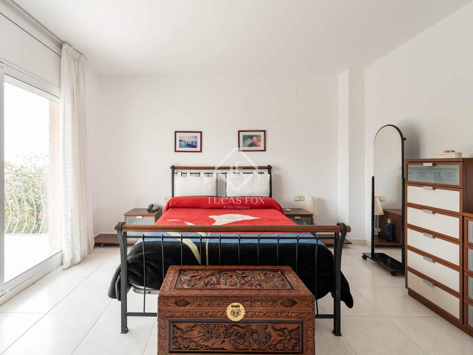 5 bedroom Villa for sale in Castelldefels with pool garage - € 1,590,000 (Ref: 9388666)