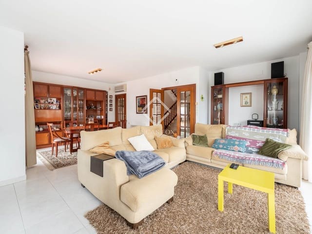 5 makuuhuone Huvila myytävänä paikassa Castelldefels mukana uima-altaan 
autotalli - 1 590 000 € (Ref: 9388666)