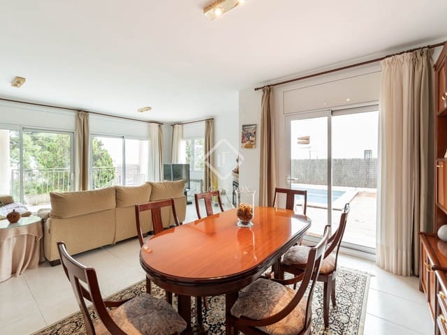 5 makuuhuone Huvila myytävänä paikassa Castelldefels mukana uima-altaan 
autotalli - 1 590 000 € (Ref: 9388666)