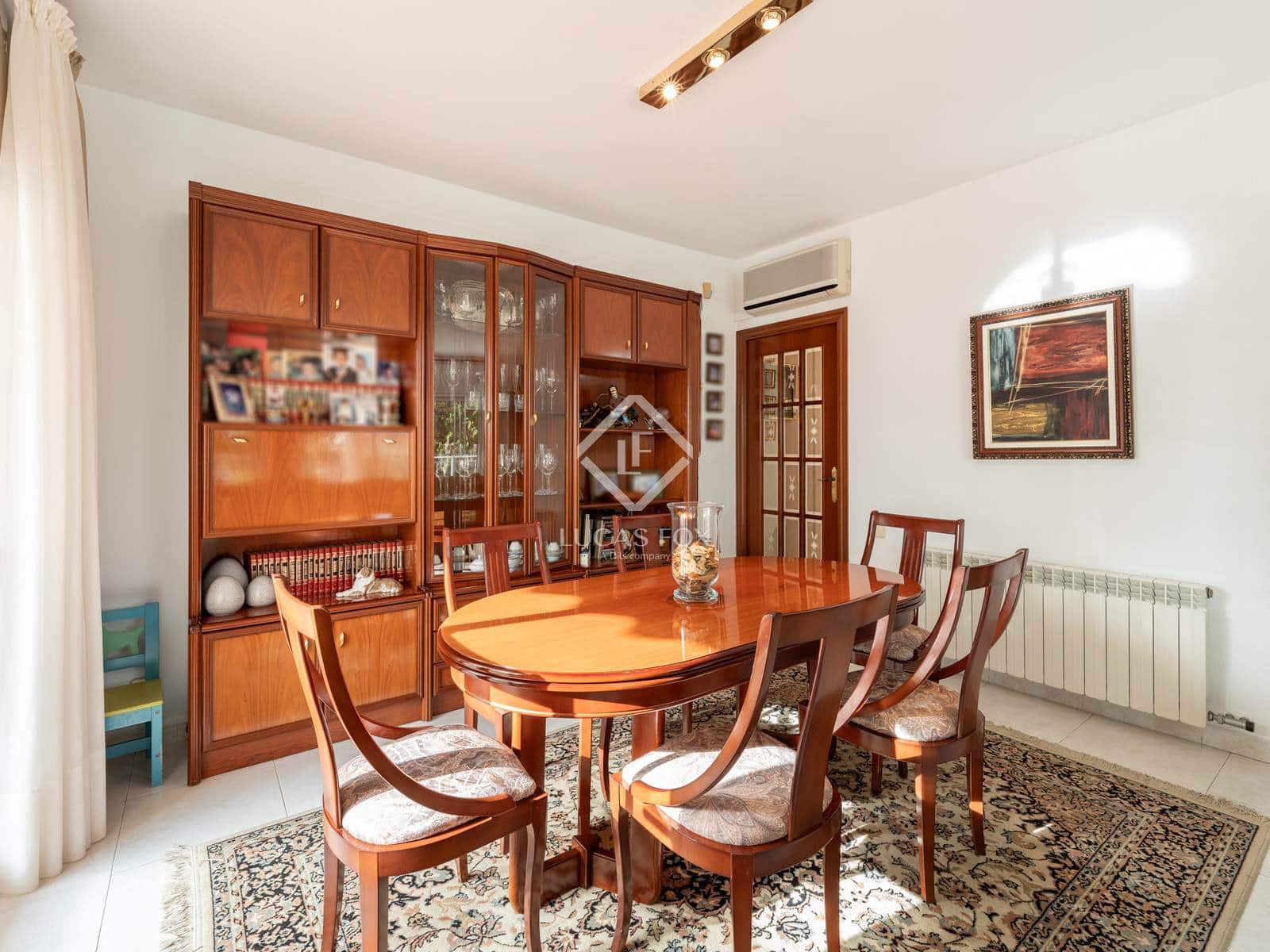 5 bedroom Villa for sale in Castelldefels with pool garage - € 1,590,000 (Ref: 9388666)