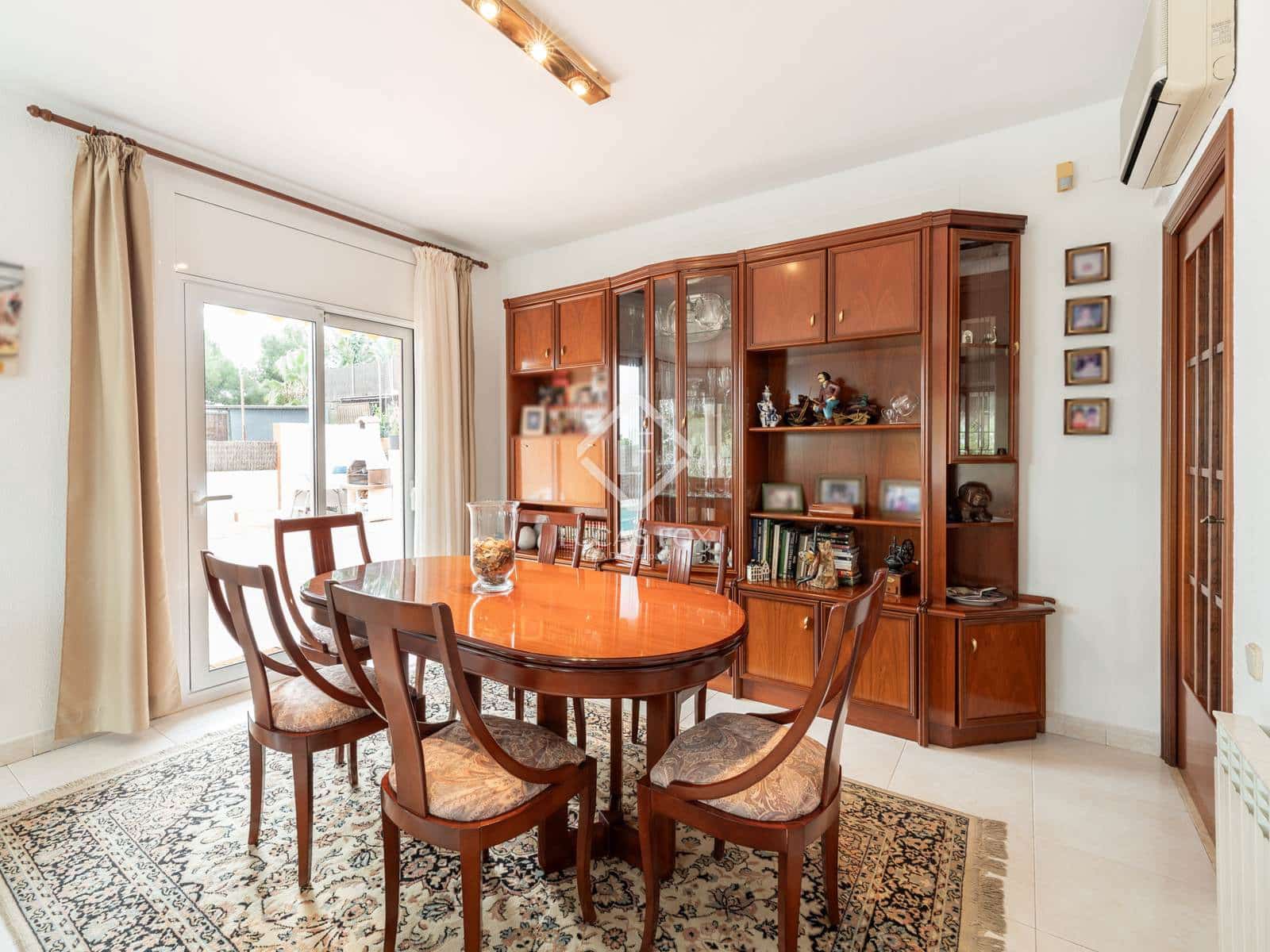 5 bedroom Villa for sale in Castelldefels with pool garage - € 1,590,000 (Ref: 9388666)