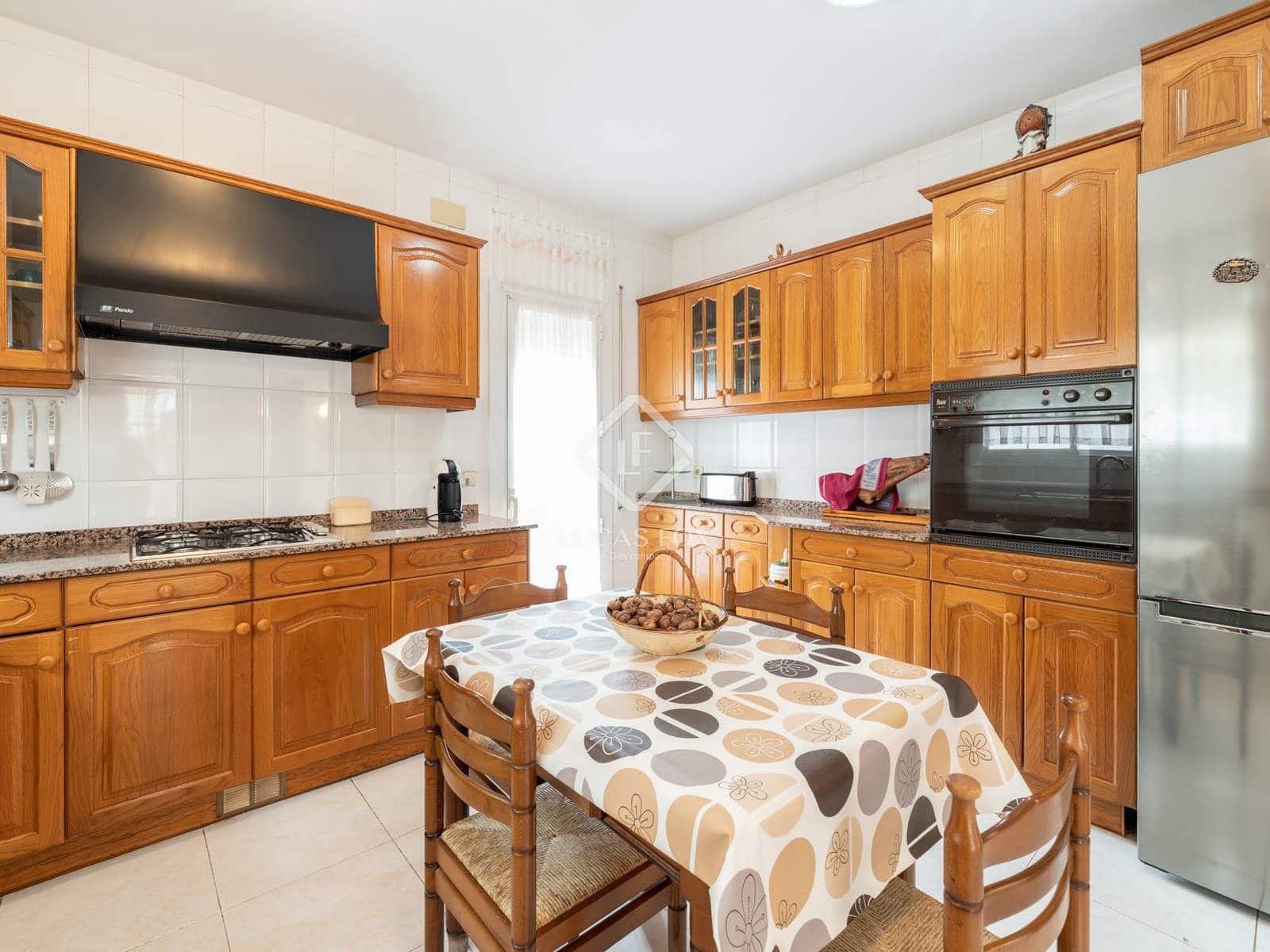 5 bedroom Villa for sale in Castelldefels with pool garage - € 1,590,000 (Ref: 9388666)