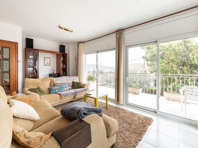 5 makuuhuone Huvila myytävänä paikassa Castelldefels mukana uima-altaan 
autotalli - 1 590 000 € (Ref: 9388666)