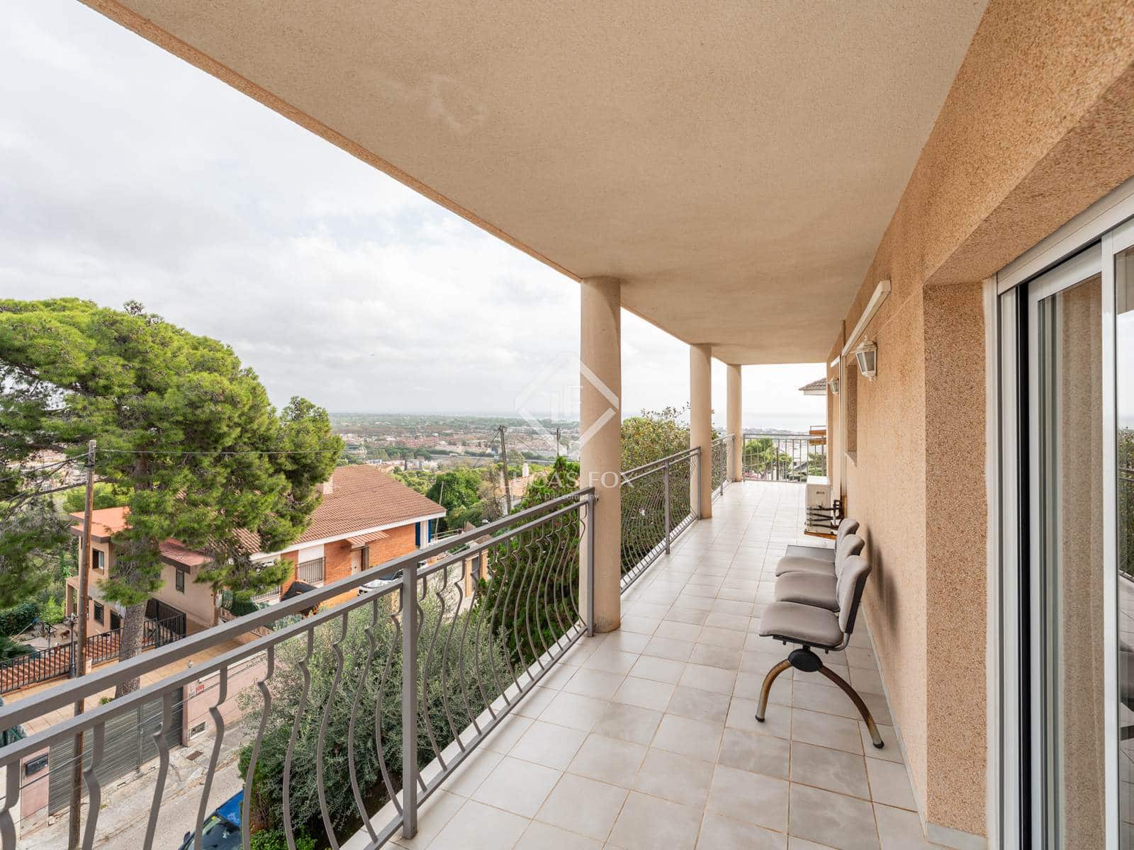 5 bedroom Villa for sale in Castelldefels with pool garage - € 1,590,000 (Ref: 9388666)