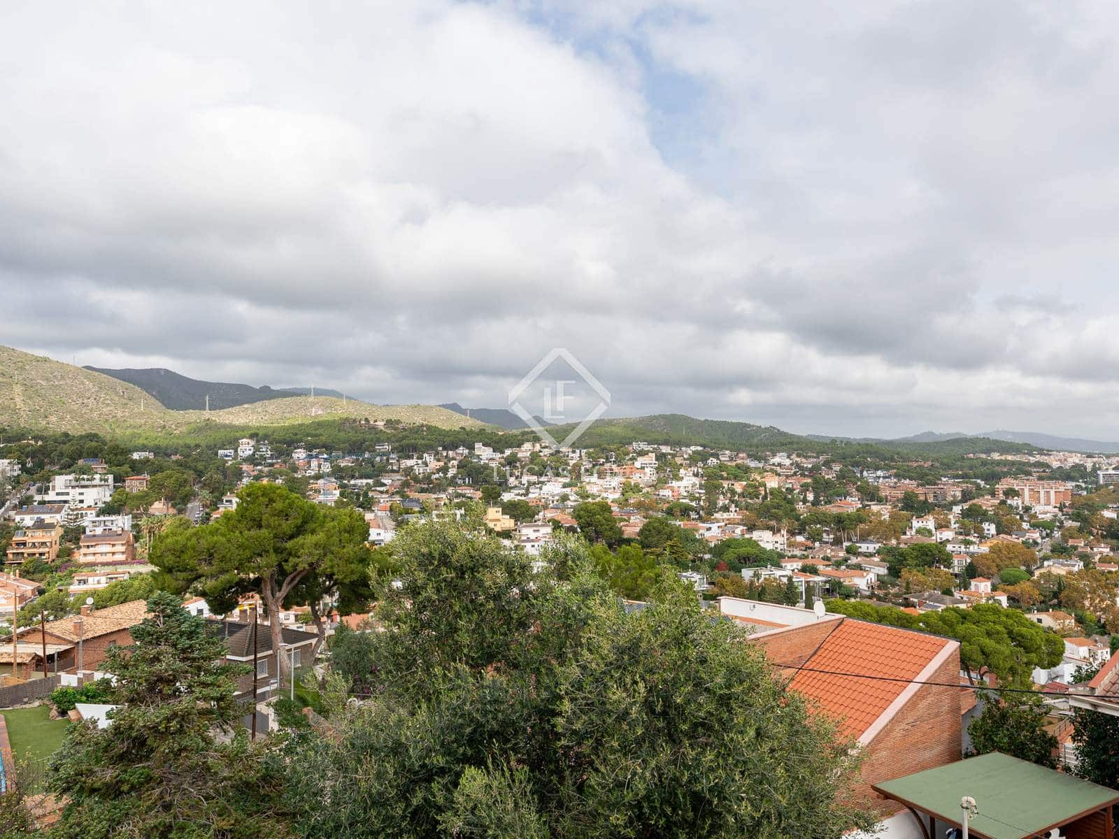 5 bedroom Villa for sale in Castelldefels with pool garage - € 1,590,000 (Ref: 9388666)