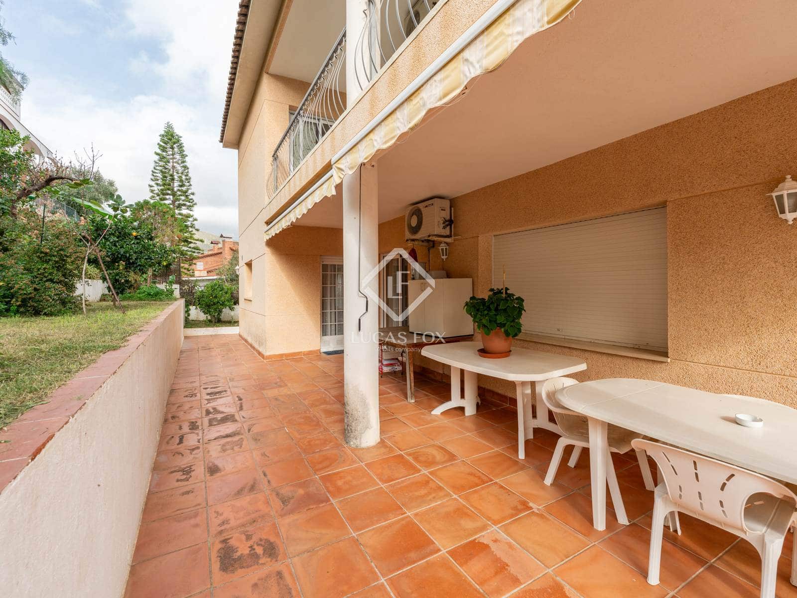 5 bedroom Villa for sale in Castelldefels with pool garage - € 1,590,000 (Ref: 9388666)