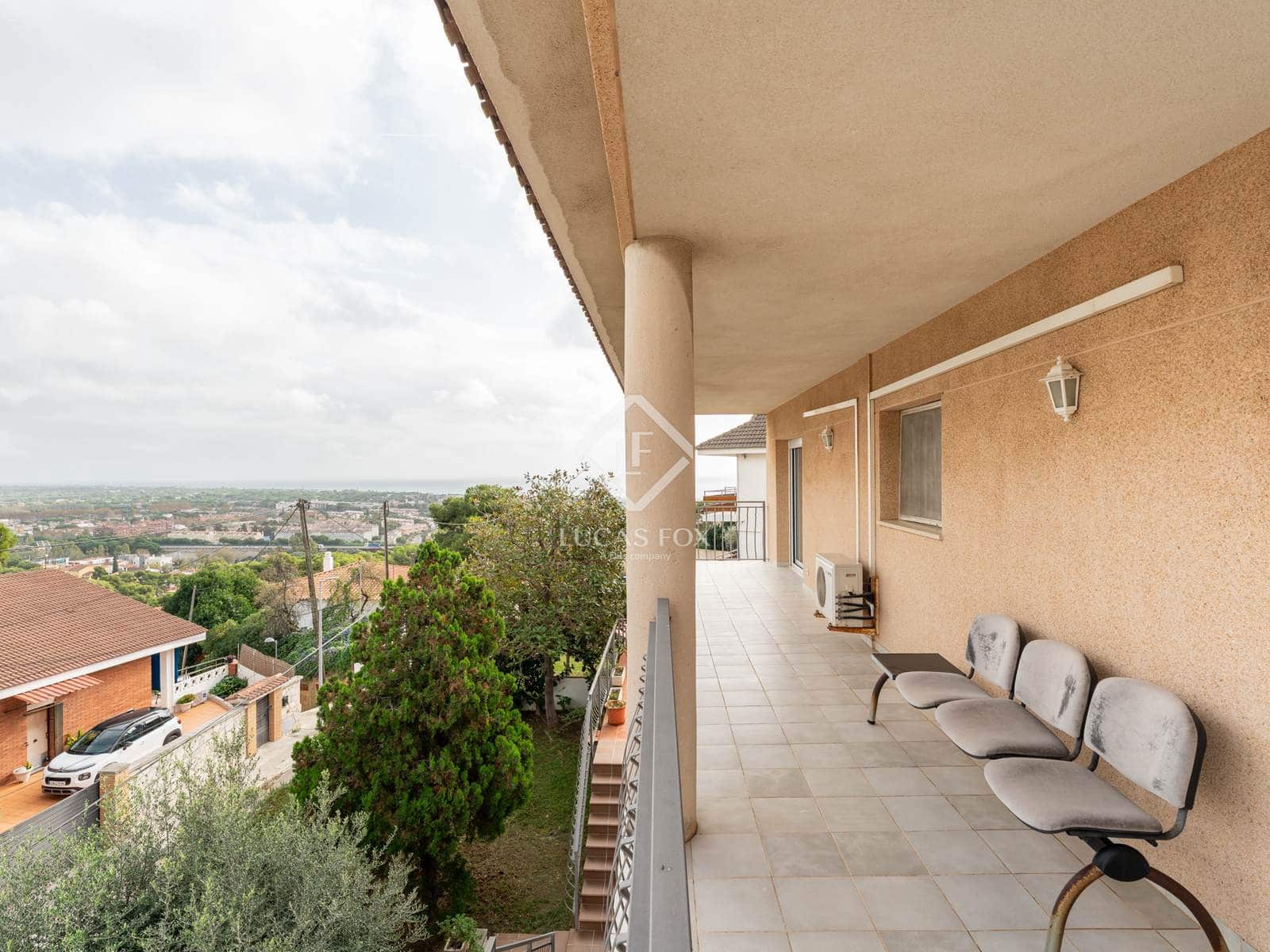 5 bedroom Villa for sale in Castelldefels with pool garage - € 1,590,000 (Ref: 9388666)