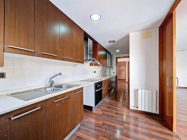 4 soveværelse Lejlighed til salg i Vilanova i la Geltrú med garage - € 435.000 (Ref: 9388668)