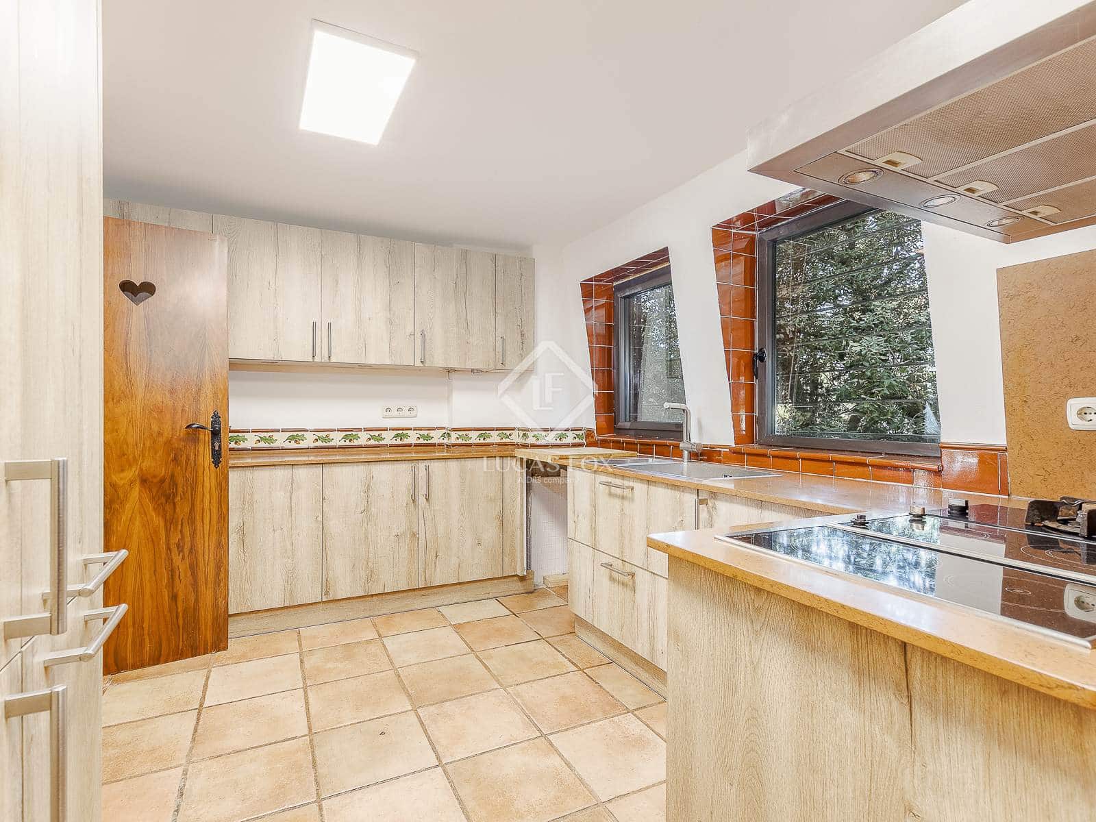 Chalet de 6 habitaciones en Barcelona ciudad en venta con piscina garaje - 1.640.000 € (Ref: 9389928)