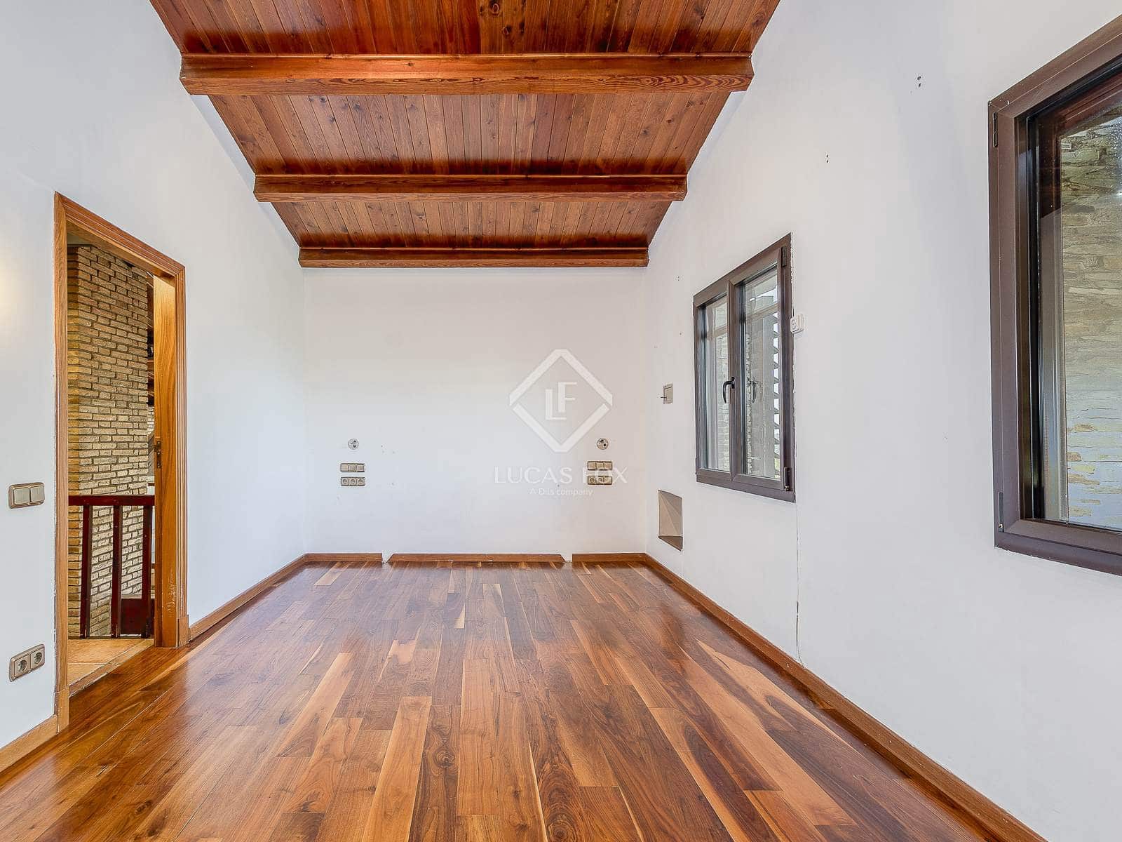 Chalet de 6 habitaciones en Barcelona ciudad en venta con piscina garaje - 1.640.000 € (Ref: 9389928)