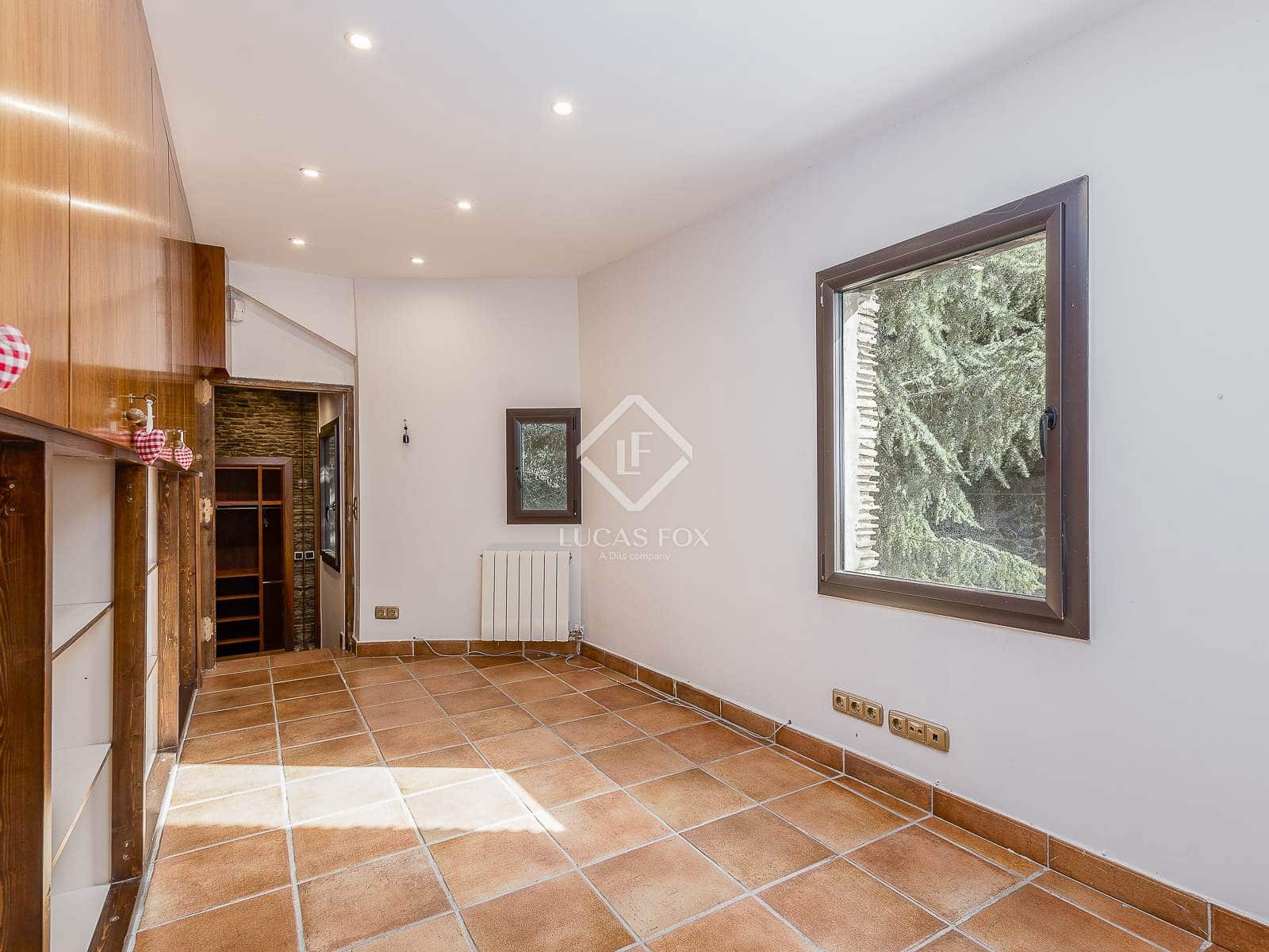 Chalet de 6 habitaciones en Barcelona ciudad en venta con piscina garaje - 1.640.000 € (Ref: 9389928)