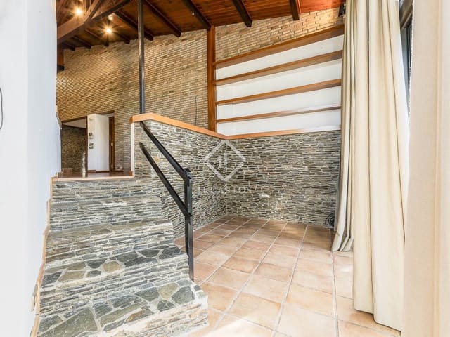 6 bedroom Villa for sale in Barcelona city with pool garage - € 1,640,000 (Ref: 9389928)