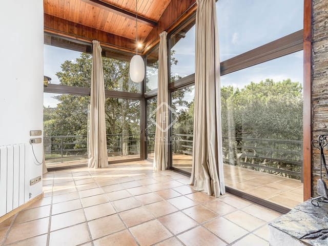 6 bedroom Villa for sale in Barcelona city with pool garage - € 1,640,000 (Ref: 9389928)