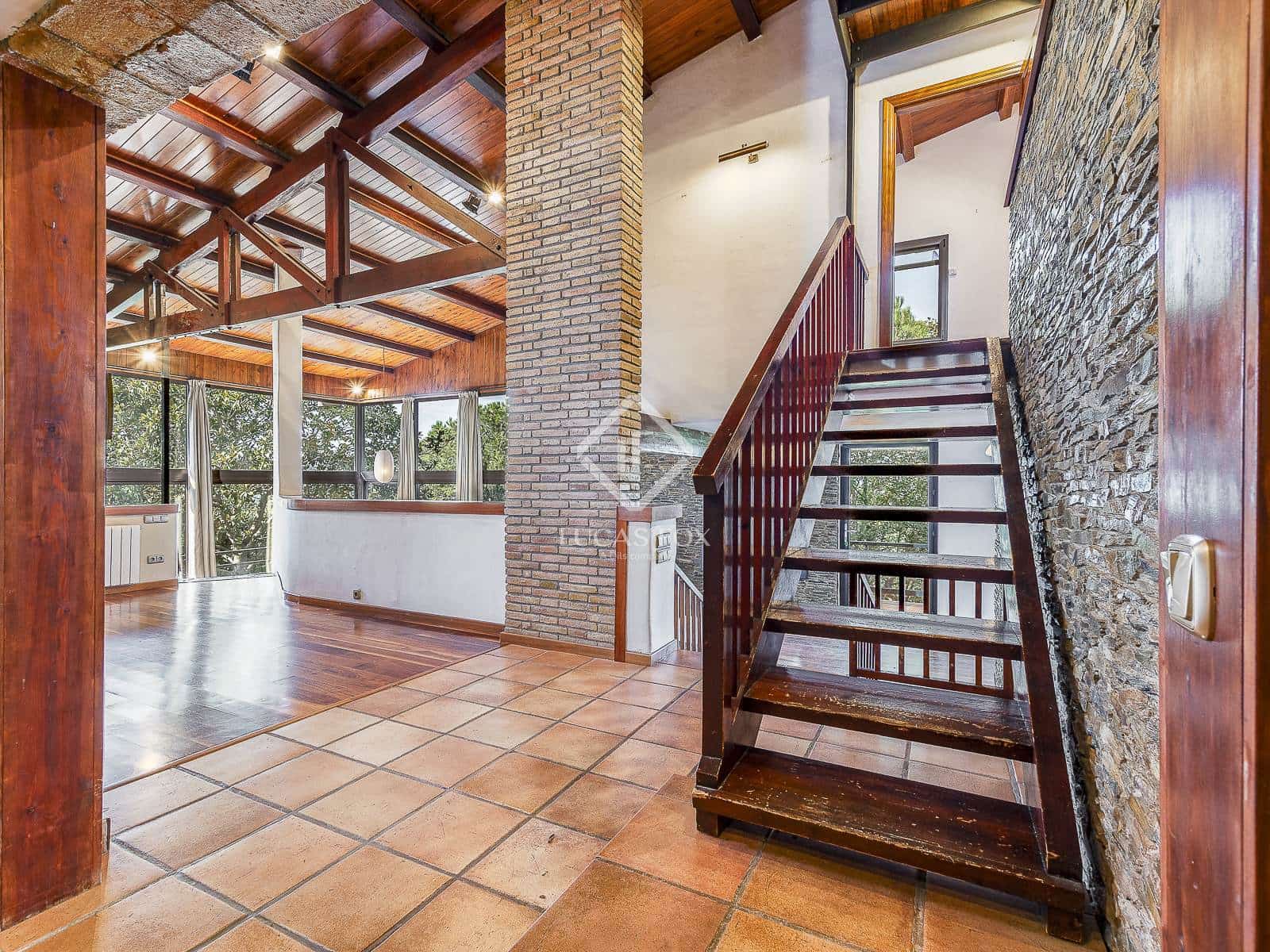 Chalet de 6 habitaciones en Barcelona ciudad en venta con piscina garaje - 1.640.000 € (Ref: 9389928)