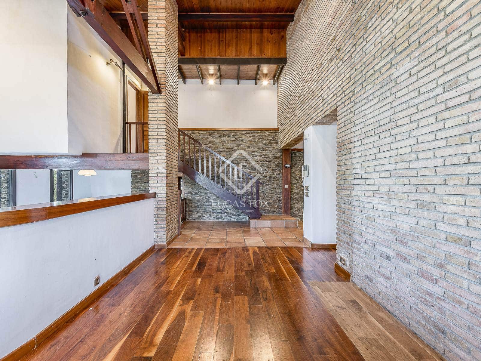 Chalet de 6 habitaciones en Barcelona ciudad en venta con piscina garaje - 1.640.000 € (Ref: 9389928)